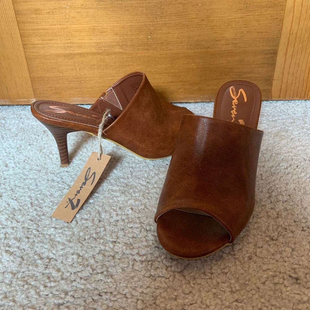 NWT brown open toe heels, Size 9
